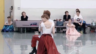 يقولون أنه لا ينبغي لك مقابلة شخص مذهل للغاية عندما تكون شابًا ... كيف يمكن لفرقة مكونة من نساء غير 