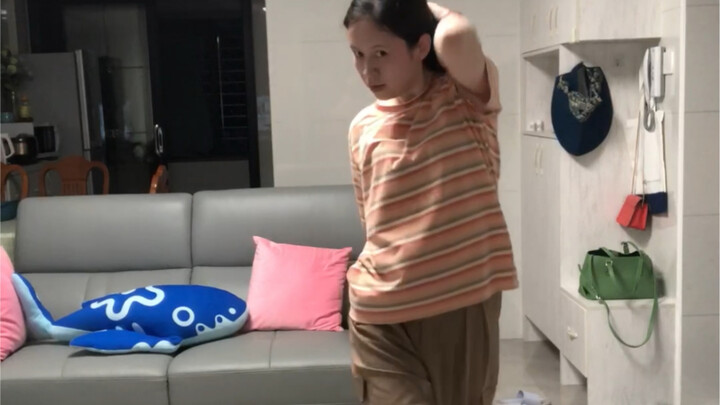 《We rock 》(完整版)下班后又怒练一个月，再次散播快乐的0基础舞蹈拳王。小目标：播放量跟上次不要落差太大，不然会难过，毕竟走红让人上瘾。（看到的血赚）