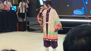 漫展现场，发现一只野生蝴蝶忍，开口就是巅峰