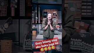 Enzy bilang stop aku buka juga ini 🤣🤣🤣🤣#tonightshow #nettv #tonightshownet #desta #vincent #enzy