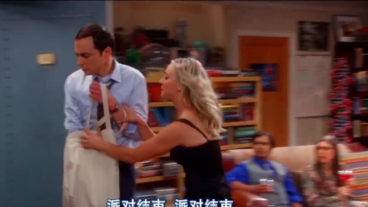 [TBBT] Pan Ma's electric toy was turned over by her ear and died socially on the spot. .