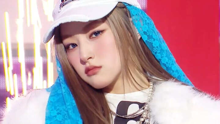 KISS OF LIFE's latest comeback track "Who Is She" performance stage from April 26, 2021