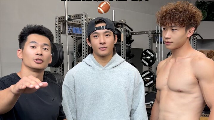 Can a football wide receiver catch the ball with his eyes closed?