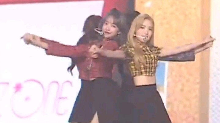 นี่คือการแสดงของเด็กอนุบาลที่น่ารักอะไรขนาดนี้!!! ท่าเต้นน่ารักๆ ของ IZONE ที่คุณอาจไม่ค่อยสังเกตเห็