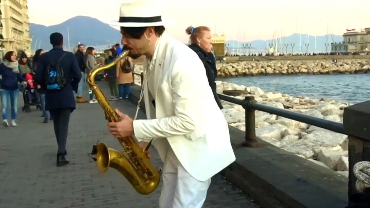 Super sexy saxophone version of "Dance Monkey"! Daniele Vitale, the saxophone master with 200 millio