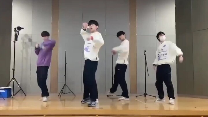 Video đố vui đầy đủ của nhóm Tomboy Planet Boy đã được công bố. Sức hút sân khấu của Trương Hạo thật