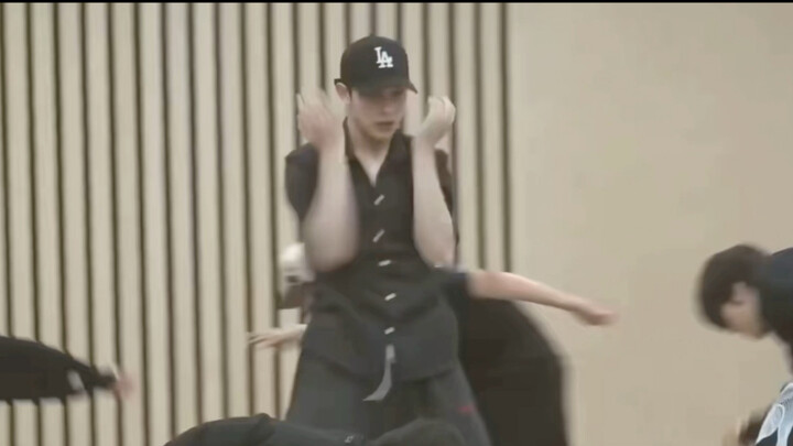 Đánh giá cuối tháng về vũ đạo của James Triệu Vũ Phàm thời kỳ thực tập sinh A