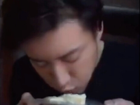 【Kiwi Qiao Renliang】Xem lần nào khóc lần đó: Ngôi sao nổi tiếng ngấu nghiến ăn bánh kem do fan gửi t