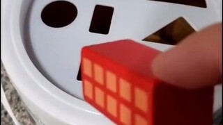 Mainan "edukatif" kecil yang membuat Anda merasa terhina setelah memainkannya