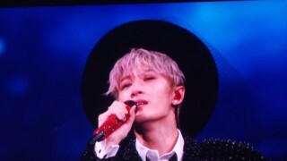 Matanya sedikit merah dan air mata mengalir deras... Dia menyanyikan "Api Itu" sepanjang proses. Pad