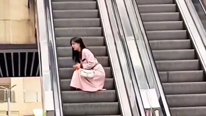 ทำไมลิฟต์หยุดแล้วถึงเดินไม่ได้ล่ะ?