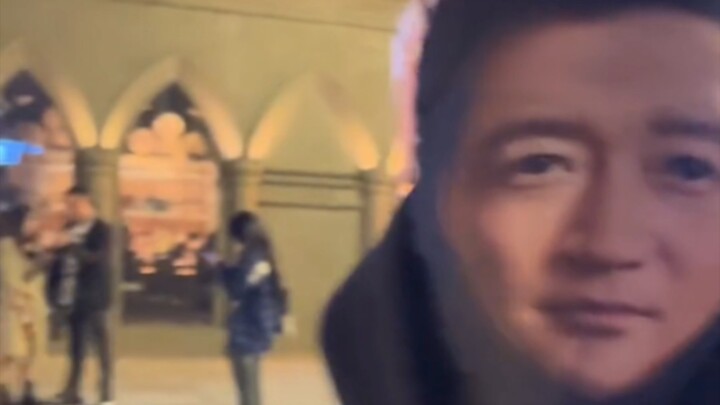 หนุ่ม! คุณจำผิดคนแล้วนะ! ผมไม่ใช่คานเย่ แต่เป็นจิงเย่ลา!