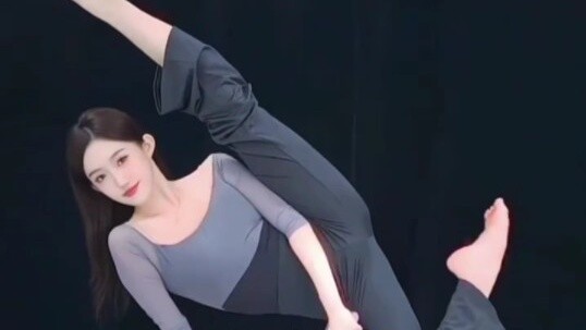 Evergrande Song and Dance Troupe!! "Qian Xiangxiang"