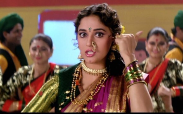 [HD Classic] Madhuri Ji's screen Lavani dance Main Kolhapur Se Aayi Hoon