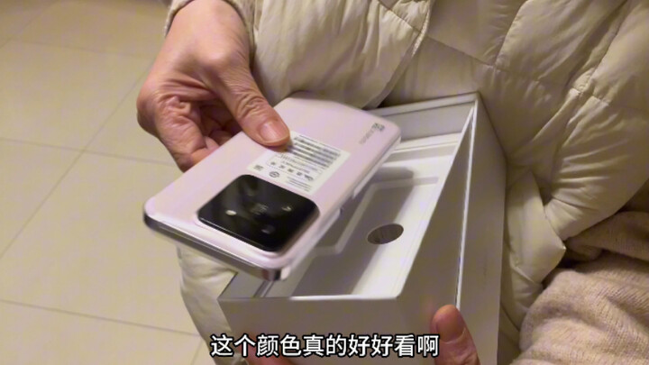 [Xiaomi 14] Mom’s phone screen is cracked, so I secretly bought her a new one!