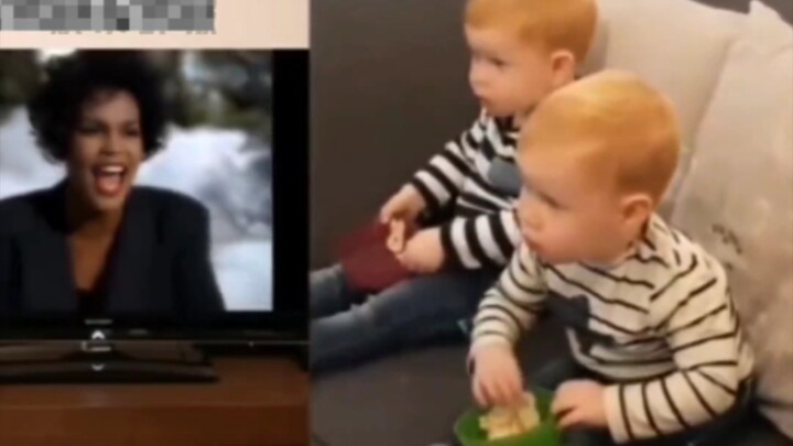 أنا مخوّف لدرجة الموت! كل مرة أشوفه بضحك، وبلملّم الأكل اللي سقط مني بس!