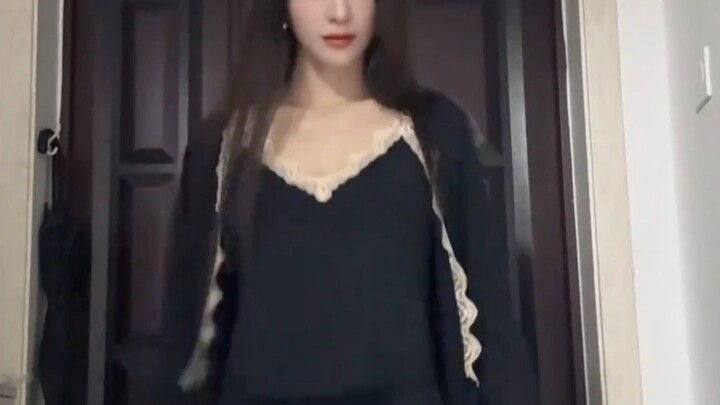 Membawa aura istri orang. Sesuai namanya, piyama ini sangat menggoda. @DY-Da Yu’er