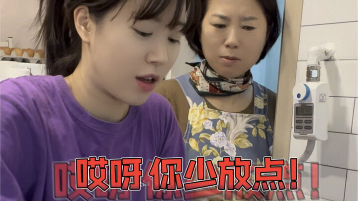 Người Hàn lần đầu làm món ba chỉ áp chảo cho mẹ!