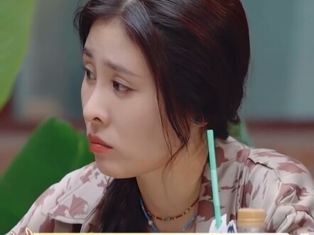 “หยางเชวี่ยซู๋เผยว่าเธอไม่มีเพื่อนนอกวงการ และความสัมพันธ์กับเพื่อนนอกวงการก็ค่อยๆ ห่างไกลออกไป บางท