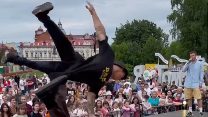 Street Dance at King-Level: This Guy’s Insane Moves Blow Everyone Away—So Freaking Amazing!