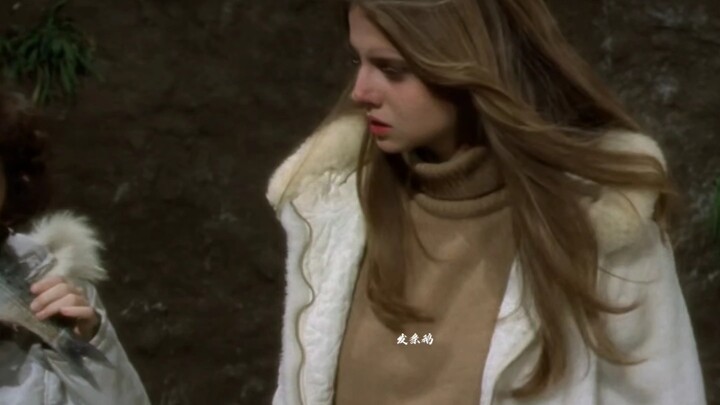 โครงหน้าระดับสูงของสาวงามอิตาลี