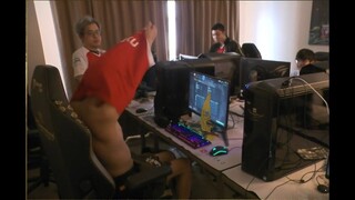 Kuku getting ready for the game - Dota 2 International 10