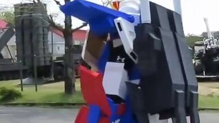 ZZGundam xuất hiện trên đường phố! Người ở bên trong Jiedu phải không?