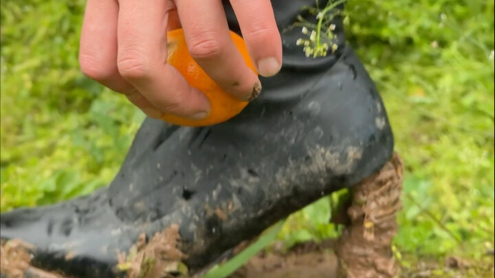 Challenge: Shoot a promotional video for the village's oranges