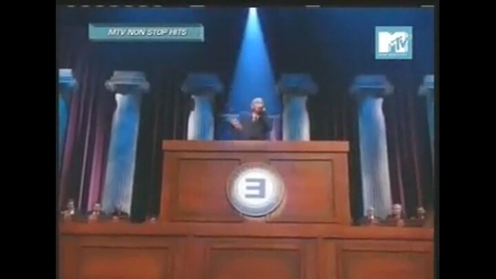 Eminem - White America/Cleanin' Out My Closet (Live ) {MTV Asia Non-Stop*Hits 2002}
