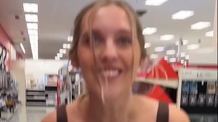 اشترِ كل شيء لمسته زوجتي في السوبرماركت