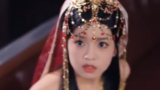 Tak ada yang berani ganggu CEO dingin itu,tapi ciumanku buat dia ketagihan