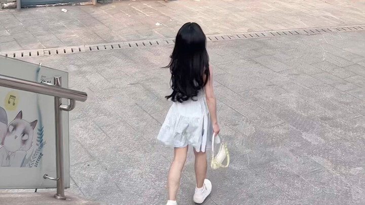 So this is how someone who’s 150 cm tall looks in the eyes of passersby~