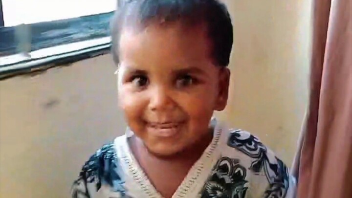 কি সুন্দর হাসি মাখা মুখ।