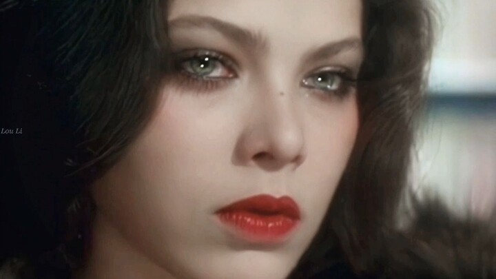 มุติผู้งดงามเย้ายวน มุติผู้ศักดิ์สิทธิ์และเสื่อมทราม