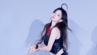 ظننت أنه وسيم جدًا، لكن شعرة الغباء انتصبّت خلسةً.