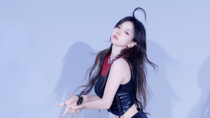 ظننت أنه وسيم جدًا، لكن شعرة الغباء انتصبّت خلسةً.