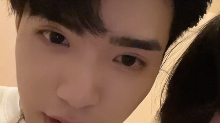 Nam Ma Kết mắt to nhiều lông 180