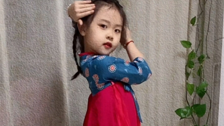 两年前的国潮小汉服居然还能穿，来看看语儿自编自导的舞蹈吧，有点韵味吗