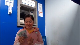 Lần Đầu Tiên Chở Bà Xã Đi Lãnh Tiền YouTube| TKQ T393