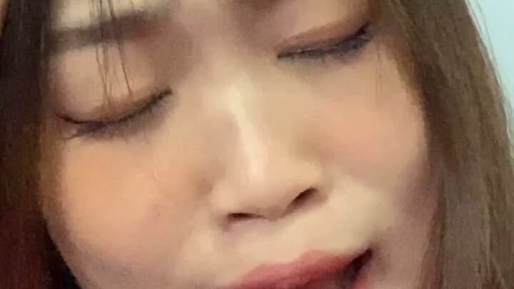 هذا مقطع فيديو يومي، لقد تخرّجت حقًا، ولن أستطيع بعد الآن أن أقول...