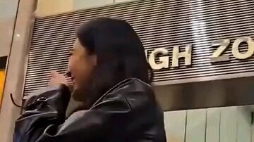 fans flirting with ling ling kwong 😇😊😊