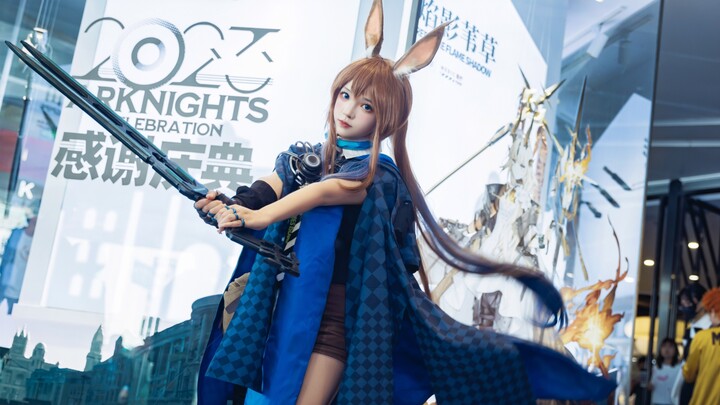 Amiya dari pameran offline Arknights di Shanghai! Kecil dan imut banget kayak keledai kecil? (Bukan)