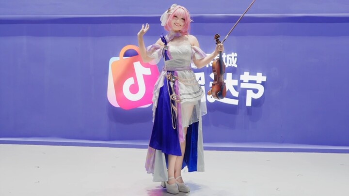 Searching the internet for this Alicia who danced to "Elysium" and played the violin at the CJ Comic