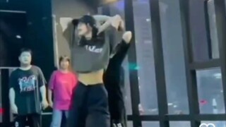 الكوريون ينشرون بعض مقاطع الفيديو المحلية لدينا على الإنترنت الخارجي، ثم يضعون تحتها وسم "كوريا الشم