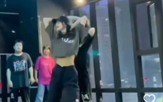 الكوريون ينشرون بعض مقاطع الفيديو المحلية لدينا على الإنترنت الخارجي، ثم يضعون تحتها وسم "كوريا الشم