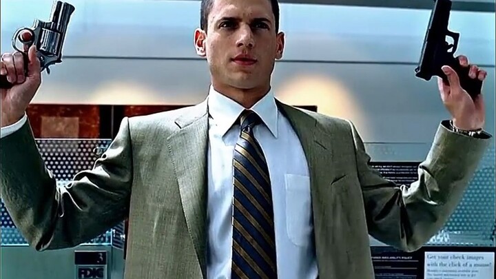 He deliberately committed a crime to help his brother escape from prison (American TV series Prison 