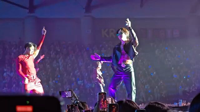 ลอยทะเล คริส กัน นิว #PEBAGA Concert