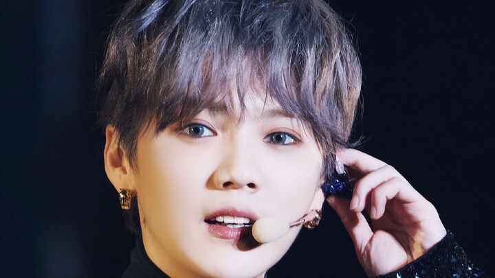 Tại sao Luhan lại thường đeo một chiếc tai nghe monitor? Ca sĩ chuyên nghiệp đeo hai chiếc tai nghe 