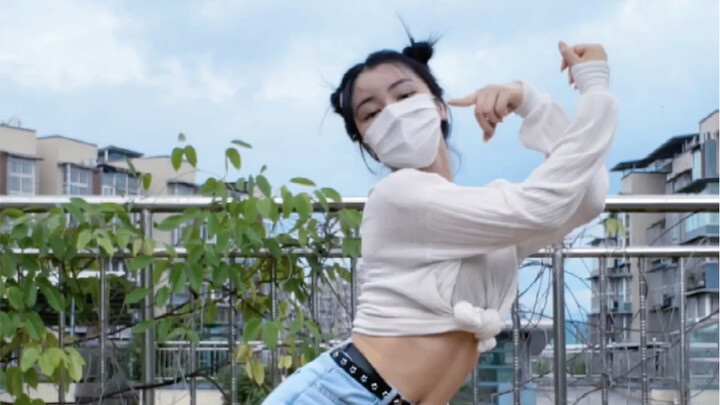 Momo's Bloodline dance is so touching! My legs are still weak now...