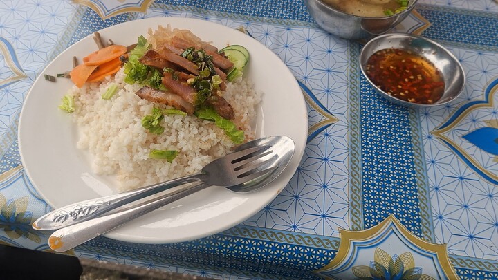 Ăn cơm sáng vào buổi trưa | Review Giỡn Mặt PMPT
